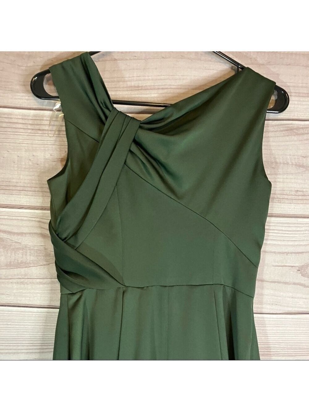 GAL Meets Glam Noelle Twist Neck Satin Dress In Green - Picture 7 of 11